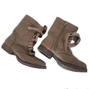 Women's Lace Up Boots Size 6 Tan